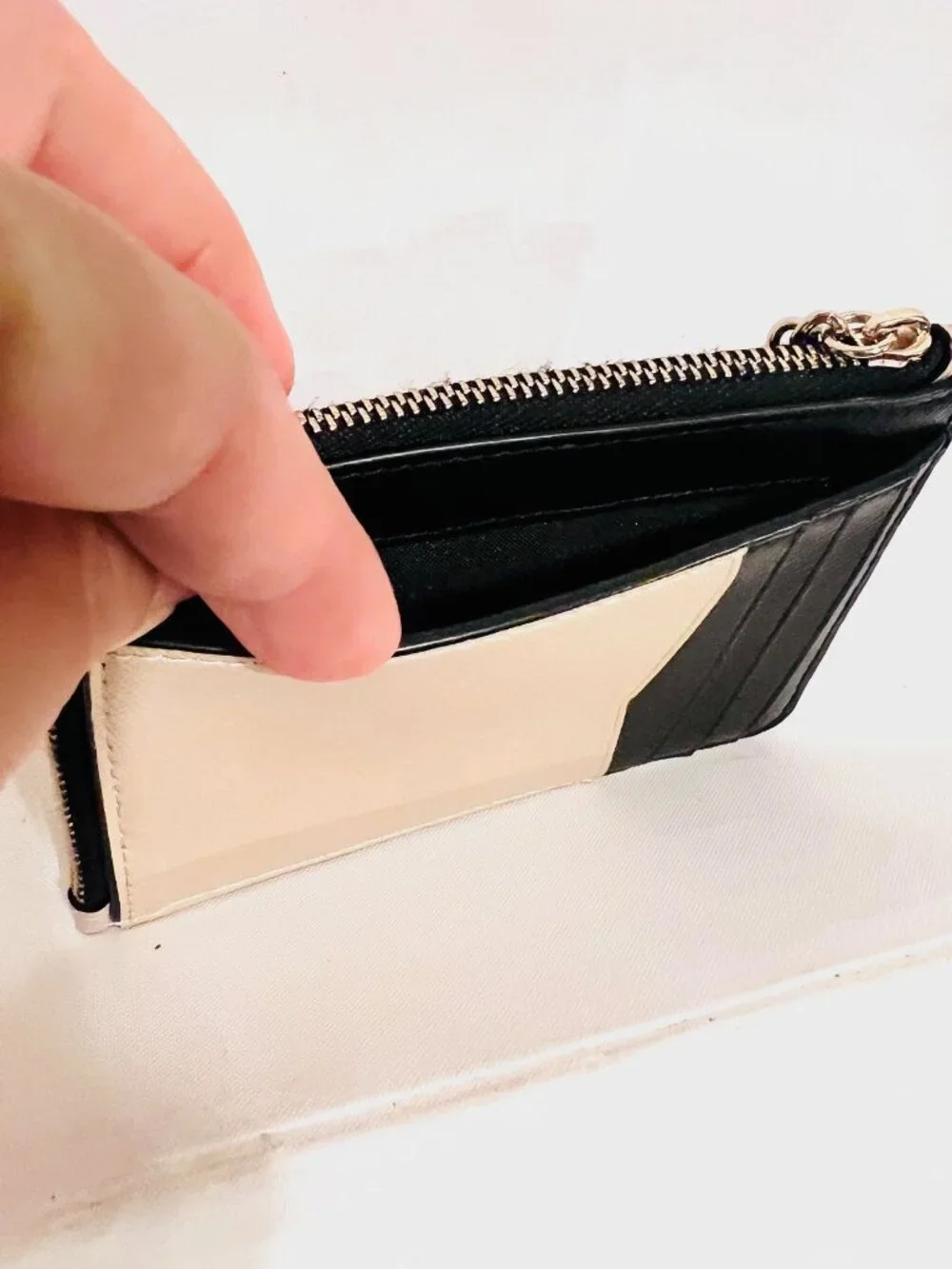 Kate Spade New York-Darcy-L Zip Around NWOT Tan/Black Wallet CC/ID Holder Chain